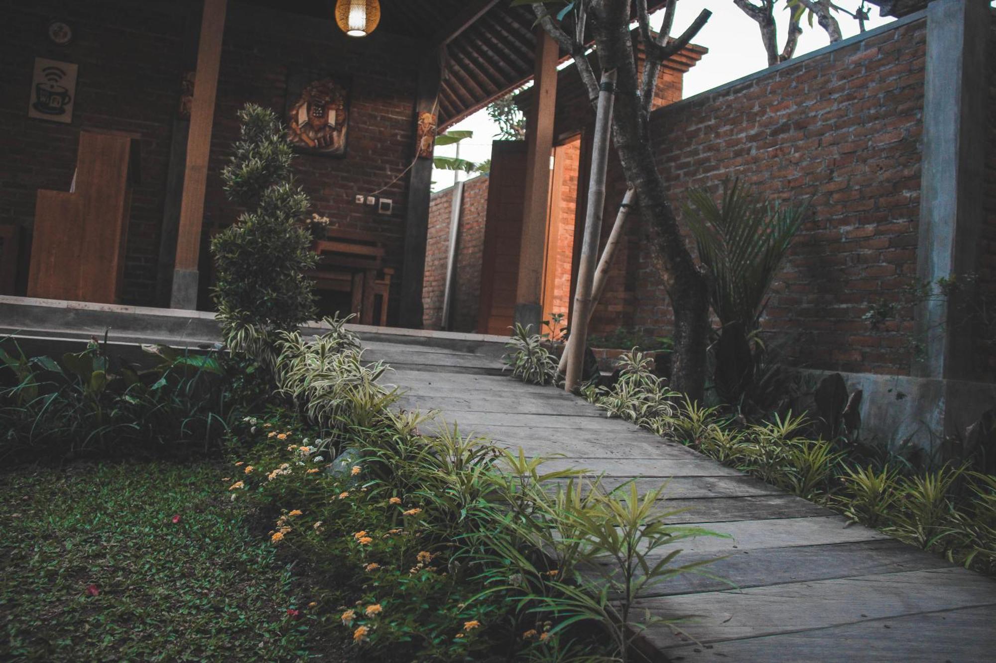 The Govardhan Homestay Canggu Exterior foto